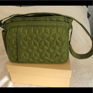 Lug handbag for travel
